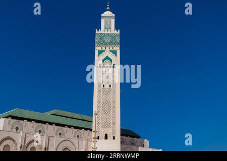 Casablanca, Marokko - 17. August 2023 die Hassan II Moschee ist eine Moschee in Casablanca. Es wurde teilweise auf dem Meer erbaut und ist ein religiöser Kulturverein Stockfoto