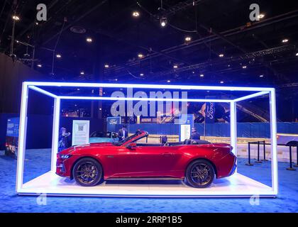 News Themen der Woche KW06 230210 -- CHICAGO, 10. Februar 2023 -- Ein Ford Mustang-Fahrzeug ist während der Medienvorschau der Chicago Auto Show in Chicago, USA, 9. Februar 2023 zu sehen. Mehr als 20 Hersteller werden an der Messe teilnehmen. Foto von Joel Lerner/Xinhua U.S.-CHICAGO-AUTO SHOW XuxJing PUBLICATIONxNOTxINxCHN Stockfoto