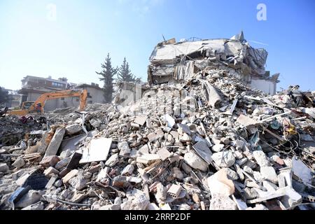 230213 -- ANTAKYA, 13. Februar 2023 -- dieses Foto zeigt Erdbebenschutt in Antakya in der südlichen Provinz Hatay, T¹rkiye, 12. Februar 2023. Die Zahl der Todesopfer von den Erdbeben am Montag in T¹rkiye ist auf 29.605, die Katastrophenagentur des Landes wurde von der Anadolu-Agentur zitiert, wie gesagt. Shadati TRKIYE-ANTAKYA-ERDBEBEN-RETTUNG ShaxDati PUBLICATIONxNOTxINxCHN Stockfoto