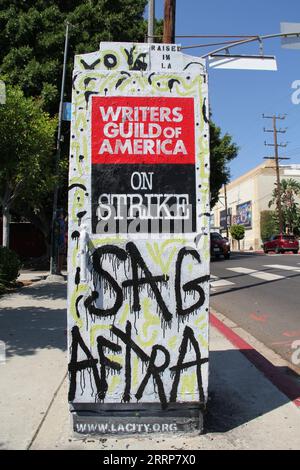 SAG AFTRA Writers Guild of America Electrical Box gemalt in Solidarity of Strike Los Angeles, CA Stockfoto Stockfoto