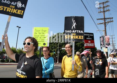 Star Trek Thema sag-AFTRA WGA Picket Paramount Studios Los Angeles 8. September 2023 Stockfoto Stockfoto