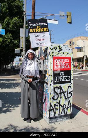 SAG-AFTRA Star Trek Thema Picket Game of Thrones Shame nun kostümierter Schauspieler Paramount Studios 8. September 2023 Stockfoto Stockfoto