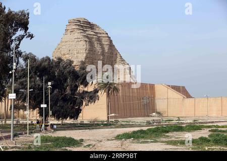 230306 -- BAGDAD, 6. März 2023 -- das große Ziggurat ist am 5. März 2023 in der archäologischen Stätte Dur Kurigalzu, westlich von Bagdad, Irak, zu sehen. IRAK-BAGDAD-DUR KURIGALZU-ANTIKE STÄTTE KHALILXDAWOOD PUBLICATIONXNOTXINXCHN Stockfoto