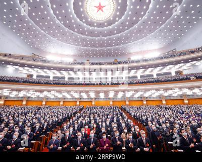 Nachrichten Themen der Woche KW10 Nachrichten Bilder des Tages 230307 -- PEKING, 7. März 2023 -- die zweite Plenarsitzung der ersten Sitzung des 14. Nationalen Volkskongresses NPC findet in der Großen Halle des Volkes in Peking, Hauptstadt von China, 7. März 2023 statt. ZWEI SESSIONSCHINA-PEKING-NPC-JAHRESSITZUNG-ZWEITE PLENARSITZUNG CN HUANGXJINGWEN PUBLICATIONXNOTXINXCHN Stockfoto