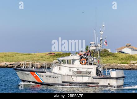 Cutter der US Coast Guard, #47136, auf dem Weg von der Montauk Coast Guard Station Stockfoto