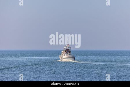 Cutter der US Coast Guard, #47136, auf dem Weg von der Montauk Coast Guard Station Stockfoto