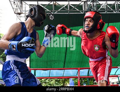 230311 -- JAKARTA, 11. März 2023 -- Amateurboxer treten während der Jakarta Boxing Open in Jakarta, Indonesien, am 11. März 2023 an. SPINDONESIA-JAKARTA-BOXWETTBEWERB AGUNGXKUNCAHYAXB. PUBLICATIONxNOTxINxCHN Stockfoto