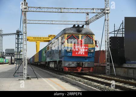 230318 -- PEKING/MOSKAU, 18. März 2023 -- Ein chinesisch-europäischer Güterzug in Richtung Moskau fährt vom Bahnhof Mafang im Bezirk Pinggu in Peking, Hauptstadt von China, 16. März 2023 ab. Xinhua Schlagzeilen: XI. Besuch Russlands, um bilaterale Beziehungen zu überwinden und die globale Stabilität zu stärken RenxChao PUBLICATIONxNOTxINxCHN Stockfoto