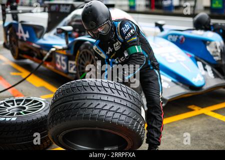 Oyama, Japan. September 2023. ALPINE Elf Team Ambiance Pitstop während der 6 Stunden von Fuji 2023, 6. Runde der FIA World Endurance Championship 2023, vom 7. Bis 10. September 2023 auf dem Fuji Speedway in Oyama, Japan - Foto Florent Gooden/DPPI Credit: DPPI Media/Alamy Live News Stockfoto