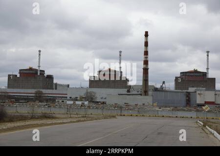 230331 -- ZAPORIZHZHIA, 31. März 2023 -- dieses Foto, das am 29. März 2023 aufgenommen wurde, zeigt das Kernkraftwerk Zaporizhzhia in der Südukraine. Rafael Grossi, Generaldirektor der Internationalen Atomenergie-Organisation (IAEO), ist am Mittwoch im Kernkraftwerk Zaporizhzhia in der Südukraine angekommen, sagte der staatliche Kernenergiebetreiber Energoatom. Foto von /Xinhua RUSSIA-UKRAINE-CONFLICT-ZAPORIZHZHIA KERNKRAFTWERK-IAEO Victor PUBLICATIONxNOTxINxCHN Stockfoto