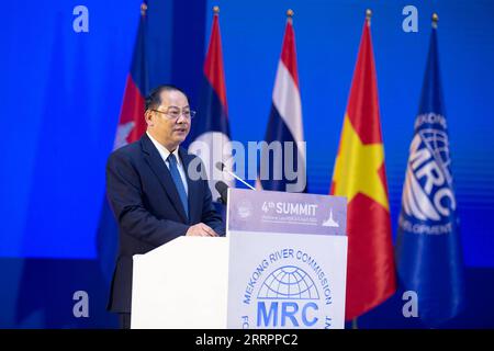 230406 -- VIENTIANE, 6. April 2023 -- der laotische Premierminister Sonexay Siphandone spricht während des vierten MRC-Gipfels der Mekong River Commission in Vientiane, Laos, 5. April 2023. Foto: /Xinhua LAOS-VIENTIANE-MEKONG RIVER COMMISSION-SUMMIT KaikeoxSaiyasane PUBLICATIONxNOTxINxCHN Stockfoto