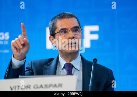 230412 -- WASHINGTON, 12. April 2023 -- Vitor Gaspar, Direktor der Finanzabteilung des IWF des Internationalen Währungsfonds, spricht am 12. April 2023 bei einem Pressebriefing in Washington, D.C., den Vereinigten Staaten. Der IWF des Internationalen Währungsfonds forderte die Finanzpolitiker am Mittwoch auf, eine strengere Haushaltspolitik zu verfolgen, um den Zentralbanken bei der Bekämpfung der Inflation zu helfen. USA-WASHINGTON, D.C.-IWF-STRIKTERE HAUSHALTSPOLITIK-DRÄNGT AUF LIUXJIE PUBLICATIONXNOTXINXCHN Stockfoto