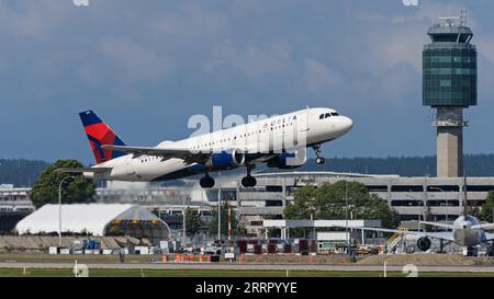 Richmond, British Columbia, Kanada. September 2023. Der Airbus A320 von Delta Air Lines (N331NW) startet vom internationalen Flughafen Vancouver. (Bild: © Bayne Stanley/ZUMA Press Wire) NUR REDAKTIONELLE VERWENDUNG! Nicht für kommerzielle ZWECKE! Stockfoto