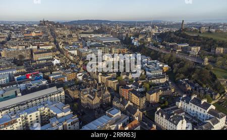 Dateifoto vom 29/04/21 von einer allgemeinen Ansicht von Edinburgh, da Klimaschützer nächste Woche durch Edinburgh marschieren und sich an einem globalen Aktionstag gegen fossile Brennstoffe beteiligen werden. Stockfoto