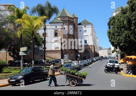 230515 -- KAIRO, 15. Mai 2023 -- dieses Foto, das am 14. Mai 2023 aufgenommen wurde, zeigt einen Blick auf die Straße in Casablanca, Marokko. MAROKKO-STÄDTE-ANSICHT SuixXiankai PUBLICATIONxNOTxINxCHN Stockfoto