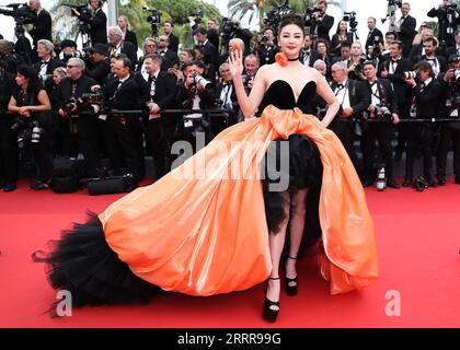 230517 -- CANNES, 17. Mai 2023 -- Schauspielerin Zhang Yuqi trifft am 16. Mai 2023 zur Eröffnungszeremonie der 76. Ausgabe der Filmfestspiele von Cannes in Cannes, Südfrankreich, ein. Die 76. Auflage der Filmfestspiele von Cannes begann am Dienstagabend mit 21 Filmen, die für den Palme d or-Preis ausgewählt wurden. FRANCE-CANNES-FILM FESTIVAL-OPENING GaoxJing PUBLICATIONxNOTxINxCHN Stockfoto