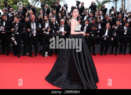 230517 -- CANNES, 17. Mai 2023 -- Schauspielerin Guan Xiaotong kommt am 16. Mai 2023 zur Eröffnungszeremonie der 76. Ausgabe des Cannes Film Festivals in Cannes, Südfrankreich. Die 76. Auflage der Filmfestspiele von Cannes begann am Dienstagabend mit 21 Filmen, die für den Palme d or-Preis ausgewählt wurden. FRANCE-CANNES-FILM FESTIVAL-OPENING GaoxJing PUBLICATIONxNOTxINxCHN Stockfoto