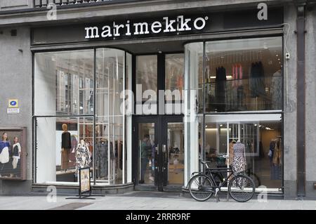 Helsinki, Finnland - 5. September 2023: Außenansicht des Modehauses Marimekko in der Keskuskatu-Straße in der Innenstadt von Helsinki. Stockfoto