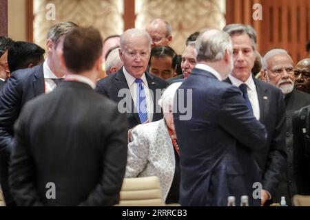 Neu Delhi, Indien. September 2023. US-Präsident Joe Biden nimmt an der ersten Arbeitssitzung des G20-Gipfels mit dem Thema "eine Erde" Teil. Die G20-Gruppe umfasst führende Industrieländer und Schwellenländer, die zusammen einen Großteil der Weltbevölkerung und der globalen Wirtschaftsmacht ausmachen. Quelle: Kay Nietfeld/dpa/Alamy Live News Stockfoto