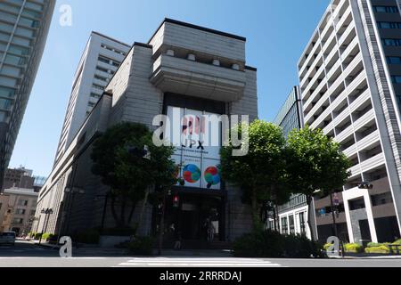 230524 -- TOKIO, 24. Mai 2023 -- dieses Foto, das am 24. Mai 2023 aufgenommen wurde, zeigt die Tokioter Börse in Tokio, Japan. Japans Benchmark-Nikkei-Aktienindex schloss am Mittwoch niedriger, als die Anleger nach den jüngsten Markterhöhungen weiterhin Gewinne einhielten, da die Bedenken über die US-Schuldenobergrenze und das Potenzial eines beispiellosen Zahlungsausfalls anhalten. Der Nikkei-Aktiendurchschnitt von 225 ging von Dienstag auf 30.682.68, 275,09 Punkte oder 0,89 Prozent zurück. Der weiter gefasste TOPIx-Index verlor inzwischen 9,09 Punkte oder 0,42 Prozent, um bei 2.152,40 zu schließen. JAPAN-TOKIO-BÖRSE-FALL Z Stockfoto