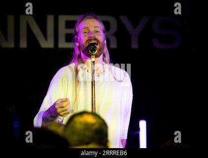 Sam Ryder (UK Eurovision-Teilnehmer) spielt einen intimen Auftritt in Chinnerys, Southend-on-Sea, Essex © Clarissa Debenham (Film Free Photography) / Alamy Stockfoto