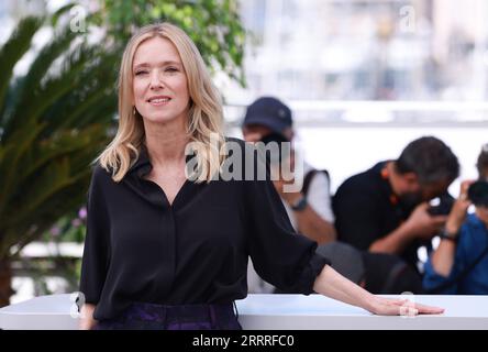 230526 -- CANNES, 26. Mai 2023 -- die französische Schauspielerin Lea Drucker posiert während eines Fotocalls für den Film L Ete Dernier im vergangenen Sommer bei der 76. Ausgabe der Filmfestspiele in Cannes, Südfrankreich, am 26. Mai 2023. FRANCE-CANNES-FILM FESTIVAL-LAST SUMMER-PHOTOCALL GAOXJING PUBLICATIONXNOTXINXCHN Stockfoto