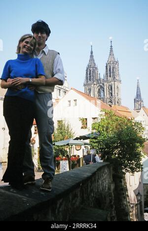 Uta Bresan, deutsche Schlagersängerin und Moderatorin, mit Ehemann Karsten Freund in Meißen, Deutschland 2001. Stockfoto