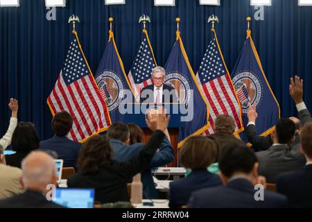 230614 -- WASHINGTON, 14. Juni 2023 -- der Vorsitzende der US-Notenbank Jerome Powell Rear nimmt am 14. Juni 2023 an einer Pressekonferenz in Washington, D.C., USA, Teil. Die US-Notenbank Federal Reserve hielt am Mittwoch die Zielspanne der Federal Funds Rate unverändert bei 5 Prozent bis 5,25 Prozent, nachdem sie seit März 2022 zehn Mal in Folge angehoben hatte. US-WASHINGTON, D.C.-FED-ZINSSÄTZE LIUXJIE PUBLICATIONXNOTXINXCHN Stockfoto