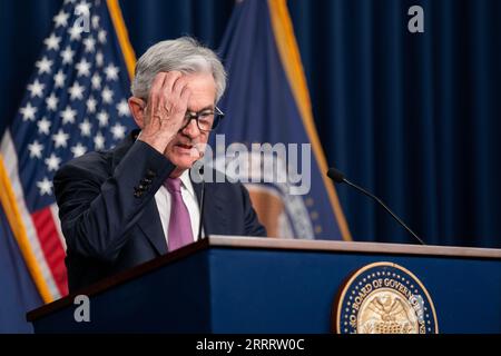 230614 -- WASHINGTON, 14. Juni 2023 -- der Vorsitzende der US-Notenbank Jerome Powell nimmt am 14. Juni 2023 an einer Pressekonferenz in Washington, D.C., USA, Teil. Die US-Notenbank Federal Reserve hielt am Mittwoch die Zielspanne der Federal Funds Rate unverändert bei 5 Prozent bis 5,25 Prozent, nachdem sie seit März 2022 zehn Mal in Folge angehoben hatte. US-WASHINGTON, D.C.-FED-ZINSSÄTZE LIUXJIE PUBLICATIONXNOTXINXCHN Stockfoto