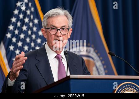 230614 -- WASHINGTON, 14. Juni 2023 -- der Vorsitzende der US-Notenbank Jerome Powell nimmt am 14. Juni 2023 an einer Pressekonferenz in Washington, D.C., USA, Teil. Die US-Notenbank Federal Reserve hielt am Mittwoch die Zielspanne der Federal Funds Rate unverändert bei 5 Prozent bis 5,25 Prozent, nachdem sie seit März 2022 zehn Mal in Folge angehoben hatte. US-WASHINGTON, D.C.-FED-ZINSSÄTZE LIUXJIE PUBLICATIONXNOTXINXCHN Stockfoto