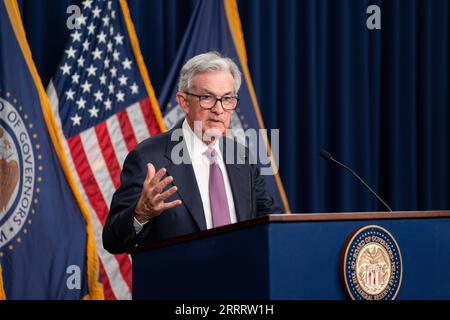 230614 -- WASHINGTON, 14. Juni 2023 -- der Vorsitzende der US-Notenbank Jerome Powell nimmt am 14. Juni 2023 an einer Pressekonferenz in Washington, D.C., USA, Teil. Die US-Notenbank Federal Reserve hielt am Mittwoch die Zielspanne der Federal Funds Rate unverändert bei 5 Prozent bis 5,25 Prozent, nachdem sie seit März 2022 zehn Mal in Folge angehoben hatte. US-WASHINGTON, D.C.-FED-ZINSSÄTZE LIUXJIE PUBLICATIONXNOTXINXCHN Stockfoto