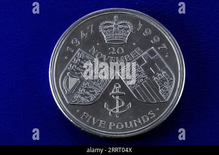 Fünf Pfund Münze zum Gedenken an fünfzig Jahre Frieden Stockfoto