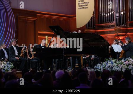 230623 -- MOSKAU, 23. Juni 2023 -- der chinesische Pianist Liu Shikun tritt bei der Eröffnung des 17. Internationalen Tschaikowsky-Wettbewerbs in Moskau, Russland, am 19. Juni 2023 auf. ZUM Spiel: Die aufregende Begegnung des Gelben Flusses und Schwanensee RUSSLAND-MOSKAU-CHINESISCHES PIANIST-KONZERT MengxJing PUBLICATIONxNOTxINxCHN Stockfoto