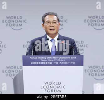 230627 -- TIANJIN, 27. Juni 2023 -- der chinesische Premier Li Qiang spricht über die Eröffnung des 14. Jahrestreffens der Neuen Champions, auch bekannt als Summer Davos, in der nordchinesischen Gemeinde Tianjin, 27. Juni 2023. CHINA-TIANJIN-LI QIANG-SUMMER DAVOS-OPENING CN WANGXYE PUBLICATIONXNOTXINXCHN Stockfoto