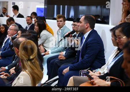 230627 -- TIANJIN, 27. Juni 2023 -- Ein Gast spricht während einer Session zum Thema Raumfahrt für alle auf der 14. Jahrestagung der Neuen Champions, auch bekannt als Sommer Davos, in der nordchinesischen Gemeinde Tianjin, 27. Juni 2023. SOMMER DAVOSCHINA-TIANJIN-SOMMER DAVOS-SESSION CN SUNXWEITONG PUBLICATIONXNOTXINXCHN Stockfoto