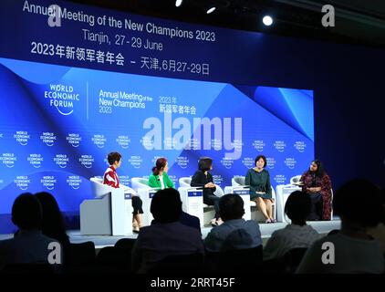 230628 -- TIANJIN, 28. Juni 2023 -- Eine Session zum Thema unternehmungslustige Frauen in Asien findet während des 14. Jahrestreffens der Neuen Champions, auch bekannt als Summer Davos, in der nordchinesischen Gemeinde Tianjin am 28. Juni 2023 statt. SOMMER DAVOS CHINA-TIANJIN-SOMMER DAVOS-SESSION CN SUNXWEITONG PUBLICATIONXNOTXINXCHN Stockfoto