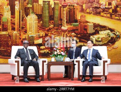 230705 -- PEKING, 5. Juli 2023 -- der chinesische Vizepräsident Han Zheng trifft sich mit dem äquatorialguineischen Vizepräsidenten Teodoro Nguema Obiang Mangue in Peking, der Hauptstadt Chinas, am 5. Juli 2023. CHINA-PEKING-HAN ZHENGÄQUATORIALGUINEA-VIZEPRÄSIDENT-SITZUNG CN DINGXLIN PUBLICATIONXNOTXINXCHN Stockfoto