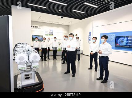 230706 -- SUZHOU, 6. Juli 2023 -- der chinesische Präsident Xi Jinping, ebenfalls Generalsekretär des Zentralkomitees der Kommunistischen Partei Chinas und Vorsitzender der Zentralen Militärkommission, besucht das Ausstellungszentrum des Suzhou Industrieparks in Suzhou, Ostchinesische Provinz Jiangsu, 5. Juli 2023. XI inspizierte die Stadt Suzhou von Mittwochnachmittag bis Donnerstagmorgen. CHINA-JIANGSU-SUZHOU-XI JINPING-INSPECTION CN XIEXHUANCHI PUBLICATIONXNOTXINXCHN Stockfoto