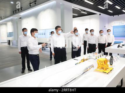 230706 -- SUZHOU, 6. Juli 2023 -- der chinesische Präsident Xi Jinping, ebenfalls Generalsekretär des Zentralkomitees der Kommunistischen Partei Chinas und Vorsitzender der Zentralen Militärkommission, besucht das Ausstellungszentrum des Suzhou Industrieparks in Suzhou, Ostchinesische Provinz Jiangsu, 5. Juli 2023. XI inspizierte die Stadt Suzhou von Mittwochnachmittag bis Donnerstagmorgen. CHINA-JIANGSU-SUZHOU-XI JINPING-INSPECTION CN JUXPENG PUBLICATIONXNOTXINXCHN Stockfoto