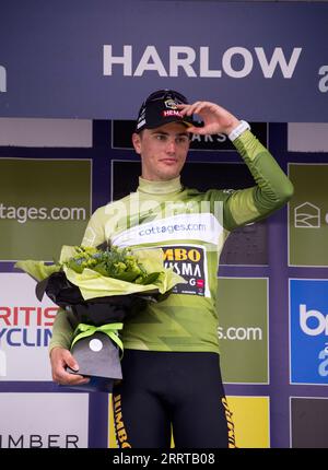 Olav Kooij auf dem Podium der Siegertrikots Tour of Britain Stage 6 Cycle Race Harlow Essex Stockfoto
