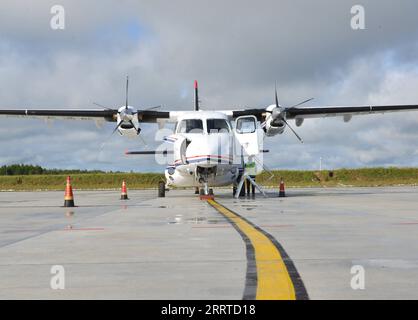 230717 -- HEIHE, 17. Juli 2023 -- dieses Dateifoto, das am 1. September 2020 aufgenommen wurde, zeigt ein Y12F-Flugzeug an einem Flughafen in Heihe, der nordöstlichen chinesischen Provinz Heilongjiang. Chinas eigene Y12F-Flugzeuge haben die Musterzulassung von der Agentur der Europäischen Union für Flugsicherheit EASA erhalten, so die Aviation Industry Corporation of China. Das in China entwickelte Flugzeug, das die Musterzulassung von der EASA erhält, stellt einen Durchbruch dar, sagte der , Chinas führender Luftfahrthersteller. UM MIT Chinas Y12F-Flugzeugen ZU FAHREN, erhält die EASA/Handout über Xinhua CHINA-HEILONGJIANG-HEIHE-Y12F-EA ein Musterzertifikat Stockfoto