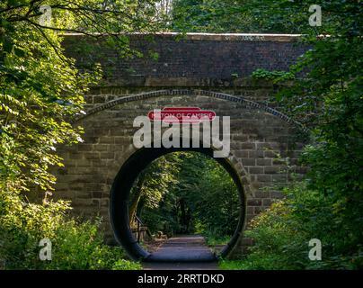 Strathkelvin Railway path with Old Bridge Name Sign, Milton of Campsie, East Dunbartonshire, Scotland, UK Stockfoto