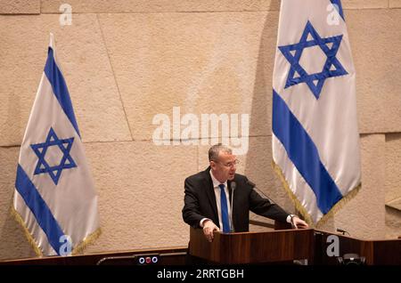 230724 -- JERUSALEM, 24. Juli 2023 -- der israelische Justizminister Jariv Levin spricht in der Knesset, dem israelischen parlament, in Jerusalem, 24. Juli 2023. Israelische Gesetzgeber haben am Montag ein Schlüsselgesetz von Premierminister Benjamin Netanjahus umstrittenem Plan verabschiedet, das Justizsystem des Landes zu überarbeiten. MIDEAST-JERUSALEM-JUDICIAL OVERHAUL-BILL PASS CHENXJUNQING PUBLICATIONXNOTXINXCHN Stockfoto