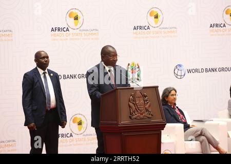 230726 -- dar es SALAAM, 26. Juli 2023 -- der tansanische Vizepräsident Philip Mpango hält eine Rede während des Gipfeltreffens der Staats- und Regierungschefs zum Humankapital 2023 in dar es Salaam, Tansania, 25. Juli 2023. Mpango forderte am Dienstag regionale und multilaterale Finanzinstitutionen auf, mehr zu tun, um innovative Finanzierungslösungen zur Unterstützung Afrikas Bemühungen um eine beschleunigte Entwicklung des Humankapitals zu entwickeln. MIT Tansania ZU TUN fordert die Finanzinstitutionen nachdrücklich auf, die Bemühungen Afrikas um eine beschleunigte Entwicklung des Humankapitals ZU unterstützen Foto von /Xinhua TANZANIA-dar es SALAAM-STAATS-GIPFELTREFFEN ÜBER HUMANKAPITAL HermanxEmmanue Stockfoto
