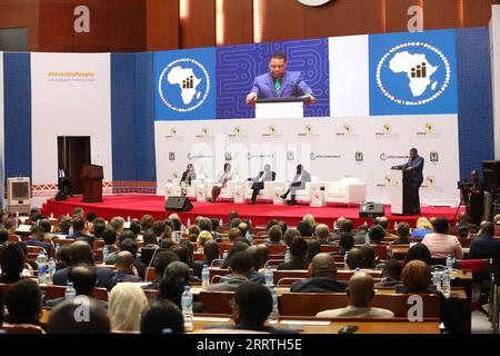 230726 -- dar es SALAAM, 26. Juli 2023 -- das Gipfeltreffen der Staats- und Regierungschefs zum Humankapital 2023 findet am 25. Juli 2023 in dar es Salaam, Tansania, statt. Der tansanische Vizepräsident Philip Mpango forderte am Dienstag regionale und multilaterale Finanzinstitutionen auf, mehr zu tun, um innovative Finanzierungslösungen zur Unterstützung der Bemühungen Afrikas um eine beschleunigte Entwicklung des Humankapitals zu entwickeln. MIT Tansania ZU TUN fordert die Finanzinstitutionen nachdrücklich auf, die Bemühungen Afrikas um eine beschleunigte Entwicklung des HUMANKAPITALS ZU unterstützen Foto von /Xinhua TANZANIA-dar es SALAAM-STAATS-GIPFELTREFFEN ÜBER HUMANKAPITAL HermanxEmmanuel PUBLICATIONxNOTxINxCHN Stockfoto