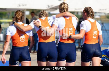 BELGRAD - Marloes Oldenburg, Hermijntje Drenth, Tinka Offereins und Benthe Boonstra in Aktion beim Coxless-Finale der Frauen am siebten Tag der Ruderweltmeisterschaften in der serbischen Hauptstadt Belgrad. ANP IRIS VAN DEN BROEK Stockfoto