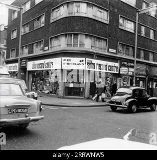 ALEX STRICKLAND Flagship Store / Shoppen SIE IM SOHO RECORD CENTER an der Ecke DEAN STREET und OLD COMPTON STREET in Soho, London im Jahr 1969 Stockfoto