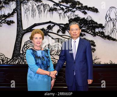 230822 -- PEKING, 22. August 2023 -- Zhao Leji, Vorsitzender des Ständigen Ausschusses des Nationalen Volkskongresses, trifft sich mit MRTA Mtrai, dem stellvertretenden Sprecher der ungarischen Nationalversammlung, in Peking, der Hauptstadt Chinas, am 22. August 2023. CHINA-PEKING-ZHAO LEJI-UNGARN-TAGUNG CN SHENXHONG PUBLICATIONXNOTXINXCHN Stockfoto