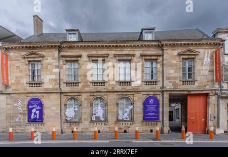 Chalons-en-Champagne, Frankreich - 09 01 2023: Blick auf die Fassade des Duduchotheque in Erinnerung an den Designer Stockfoto