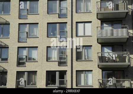 Moderne Wohnungen mit freiliegendem Wohnraum Stockfoto